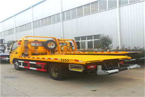 邗江附近拖车救援搭电